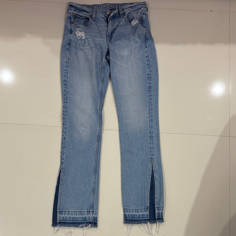 AMERICAN EAGLE Distressed Light Blue Jeans Flate with Slit Hem